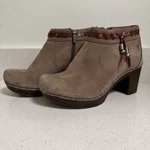 Dansko Dabney Taupe Nubuck Ankle Boots Woman's Size 38 EUR / 7.5-8 US